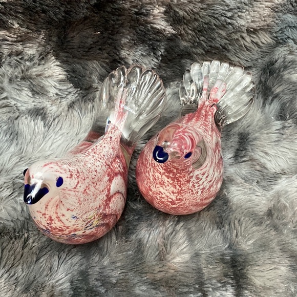 Two Glass Art red Birds with black beaks - Picture 14 of 16